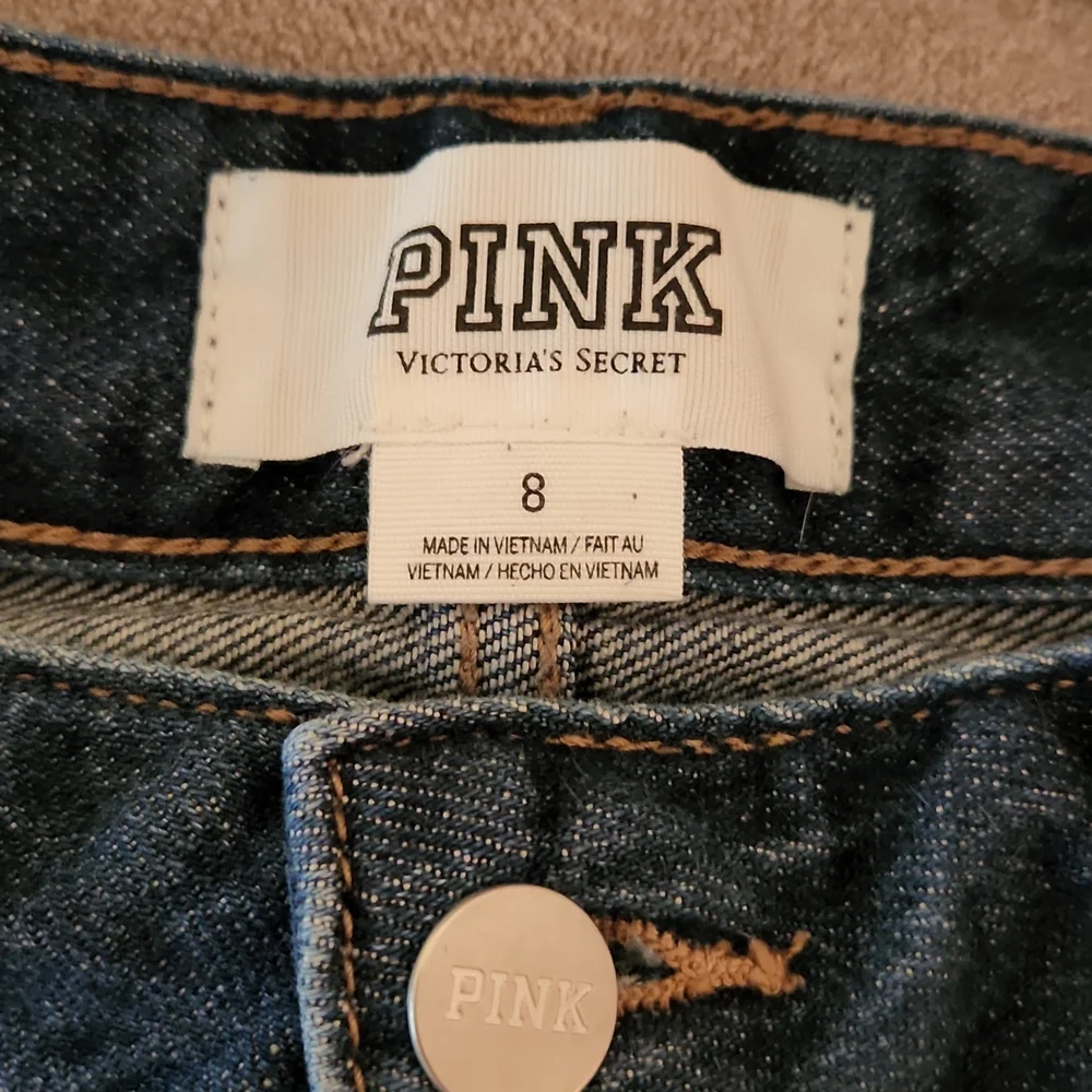 Pink VS distressed shorts - Picture 3 of 3